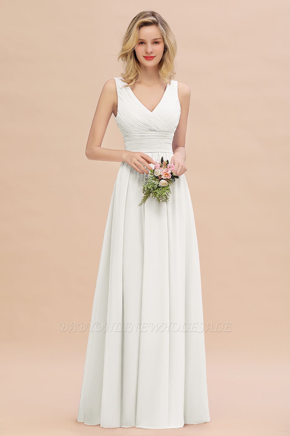 Элегантное платье для подружек невесты с v-образным вырезом