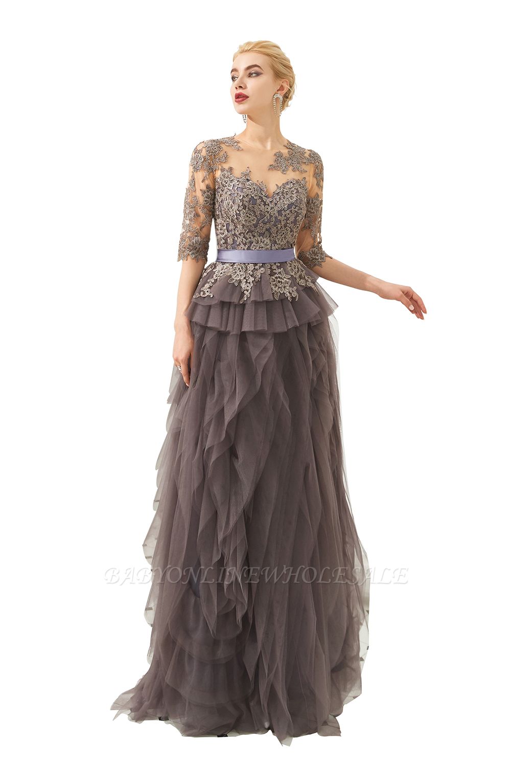 Modest Long Sleeve Grau Brautmutterkleid mit fließenden Rüschen | Elegantes Abendkleid mit Illusionsausschnitt