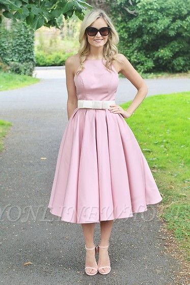Светло-розовое летнее платье без рукавов с поясом