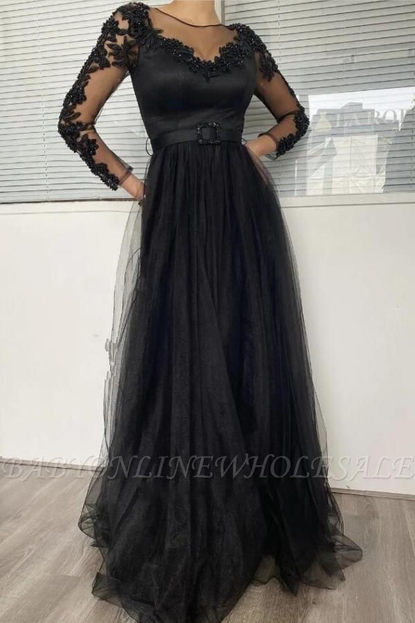 Черное длинное вечернее платье из тюля с кружевными 3D-аппликациями и длинным рукавом.