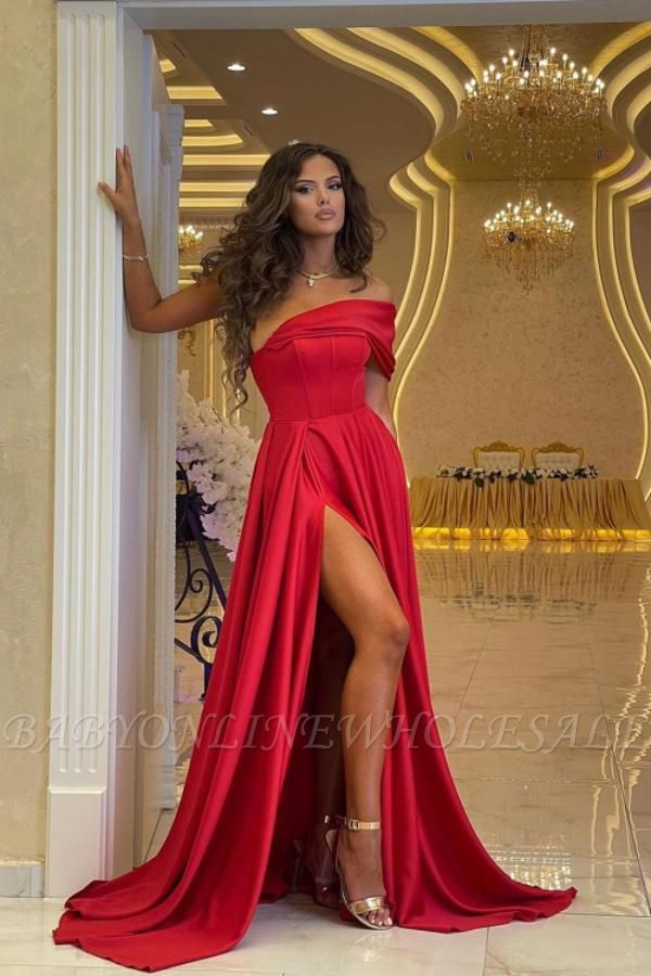 Sexy schulterfreies rotes Satin-Abendkleid mit seitlichem Schlitz bodenlangen Partykleid