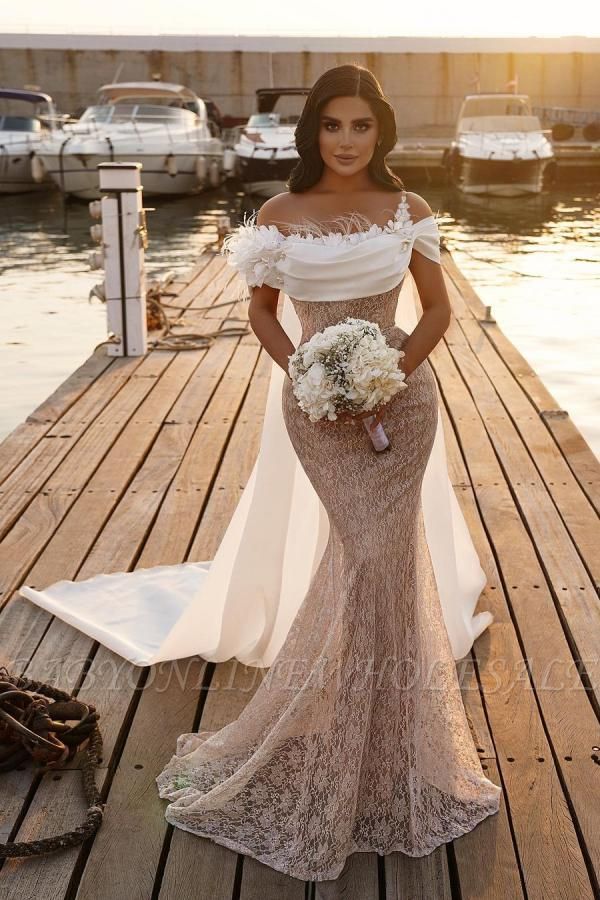 Atemberaubendes schulterfreies Brautkleid im Meerjungfrauen-Stil mit Sweep Cape
