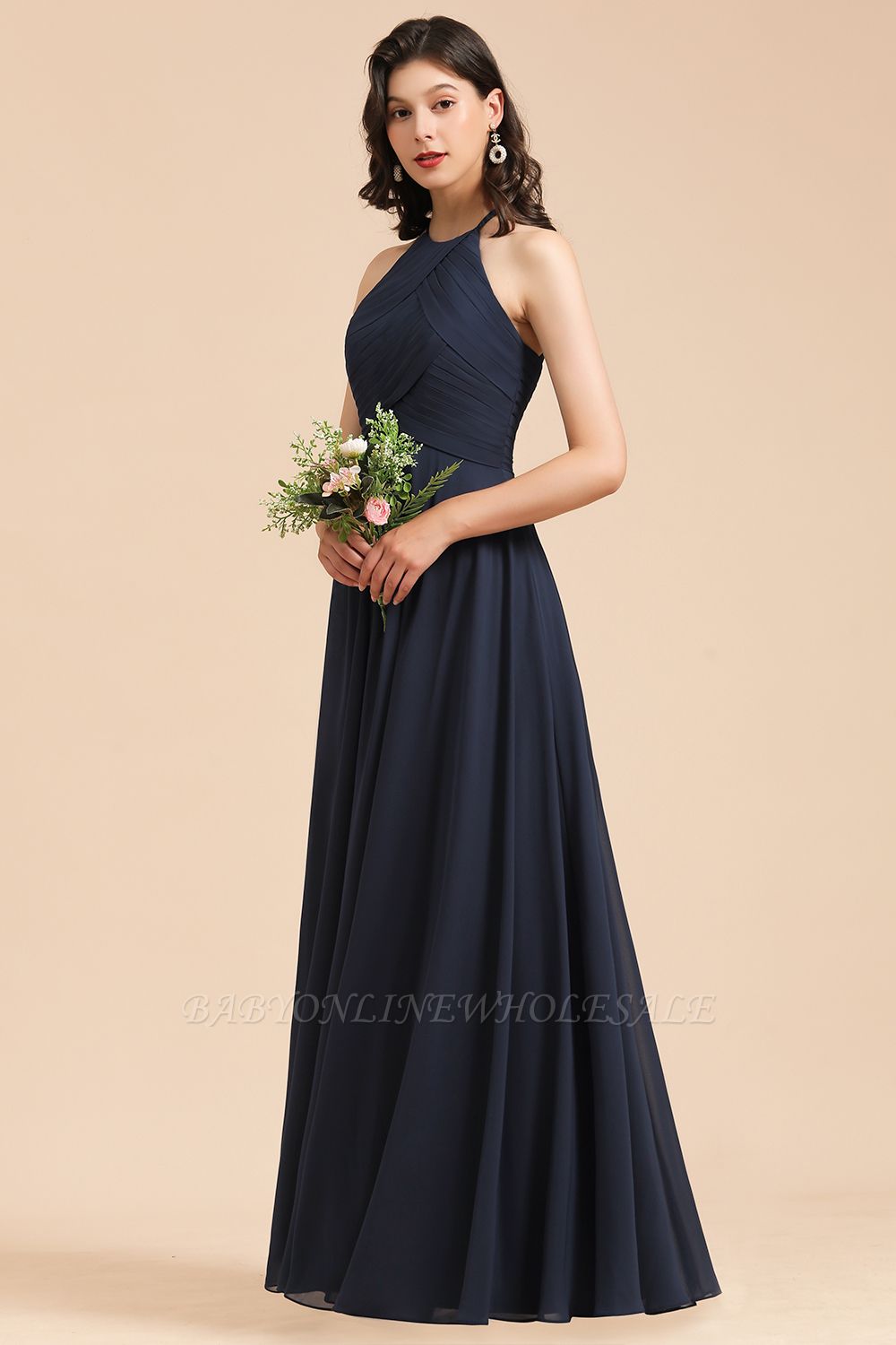 Neckholder-Chiffon-langes Maxi-Abendkleid, ärmelloses, plissiertes Kleid für Hochzeitsgäste