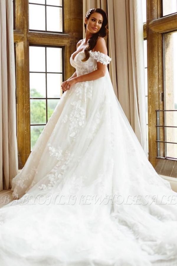 Schulterfreies, weißes Ballkleid-Hochzeitskleid mit Kapellenschleppe
