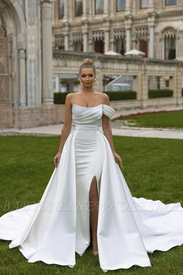 Fabelhaftes One-Shoulder-Hochzeitskleid aus Satin mit Kapellenschleppe und Rüschen