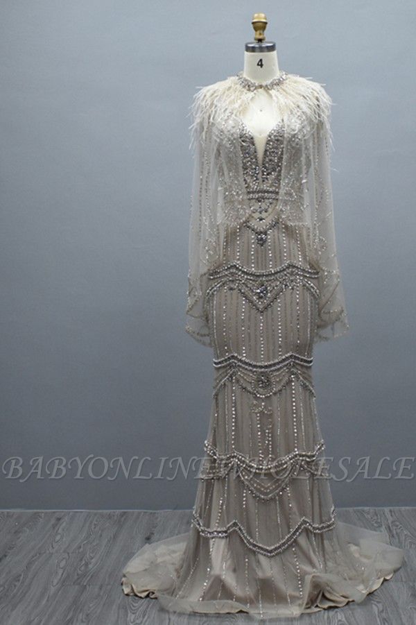 Vestido de noite luxuoso com miçangas e mangas compridas