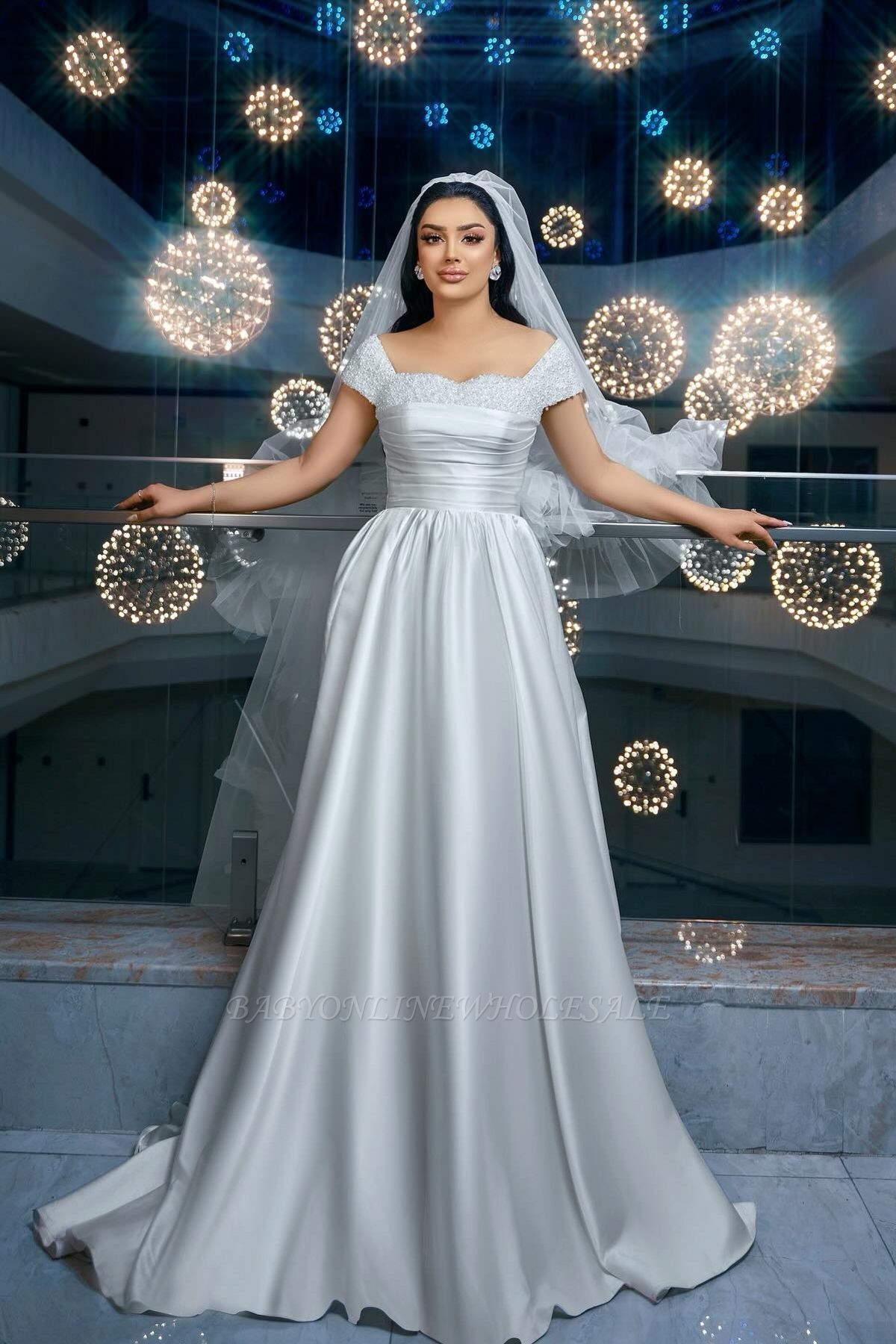 Elegante fora do ombro cetim franzido pérola vestidos de noiva linha A
