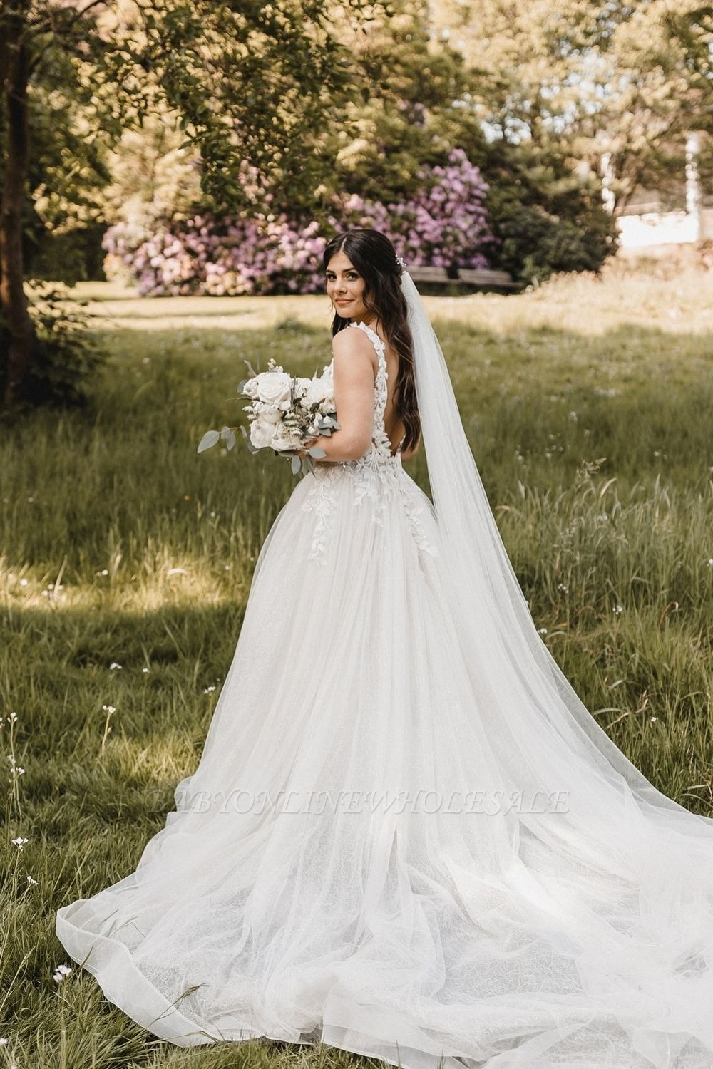 A-Linie V-Ausschnitt Weiße Spitze Rückenfrei Blumen Elegante Lange Brautkleider
