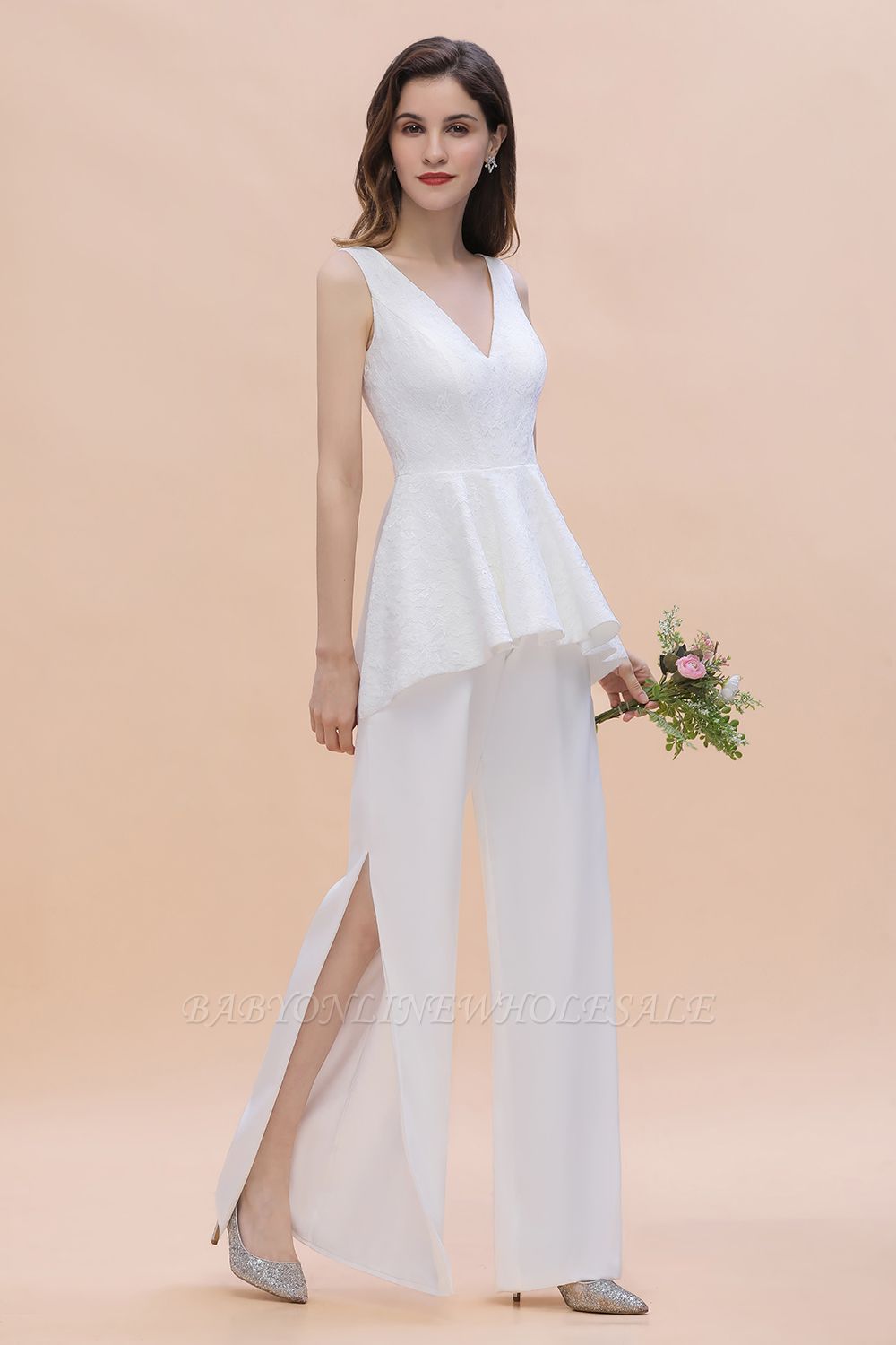Weißer Jumpsuit mit V-Ausschnitt Hochzeit mit Seitenschlitz