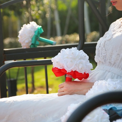 Bouquet de noiva de seda branco com alças coloridas_8