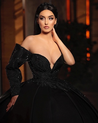 Великолепное черное бальное платье А-силуэта с открытыми плечами и одним рукавом_2