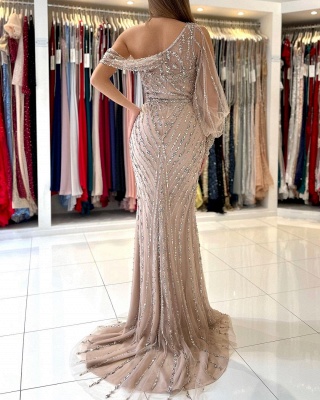 Impresionante vestido de noche de sirena con listones brillantes y un hombro con abertura lateral_3