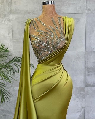 Encantador vestido de noche de satén de sirena de color salvia con capa lateral_2