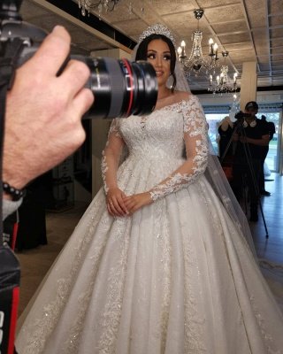 Lindo vestido de baile de mangas compridas branco vestido de noiva 3D apliques de renda floral com trem de varredura_3