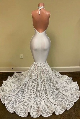 Белое блестящее платье силуэта «русалка» и расклешенное платье для выпускного вечера с v-образным вырезом_3