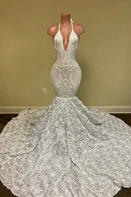 Белое блестящее платье силуэта «русалка» и расклешенное платье для выпускного вечера с v-образным вырезом_1
