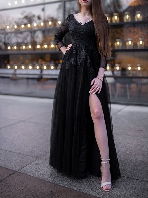 Черное платье трапециевидной формы с длинными рукавами и v-образным вырезом с высоким разрезом_1