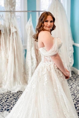Элегантное свадебное платье силуэта «русалка» с открытыми плечами_4