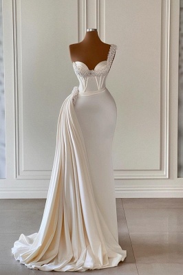 Белое платье выпускного вечера с вырезом-лодочкой на одно плечо и вырезом русалки_1