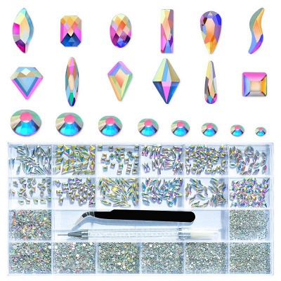 Todas as joias de unhas e diamantes em um organizador de armazenamento
