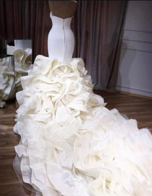 Atemberaubendes trägerloses Organza-Hochzeitskleid mit gestufter Paspelierung im Meerjungfrau-Stil_2