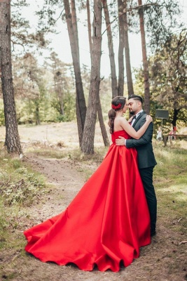 Elegantes rubinrotes, bodenlanges, ärmelloses A-Linien-Hochzeitskleid aus Satin mit Rüschen_3