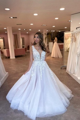 Sleeveless White V-neck Lace Puffy Wedding Dress_2