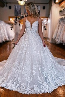 Precioso vestido de novia hasta el suelo con tirantes finos y apliques