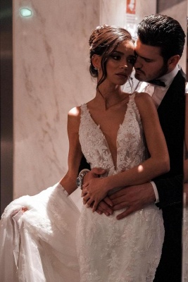 Elegant V-neck Simple Lace floor length Wedding Dress_3