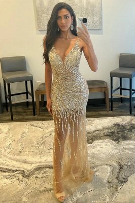 Потрясающее длинное облегающее платье для выпускного вечера с золотым бисером и v-образным вырезом без рукавов