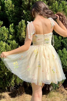 Hübsches kurzes Chiffon-Partykleid mit Herzausschnitt und Rüschen und Blumenmuster in A-Linie_5