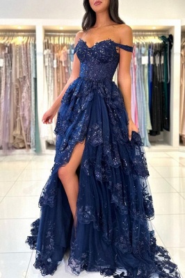 Robe de bal en dentelle bleu marine foncé à épaules dénudées et volants