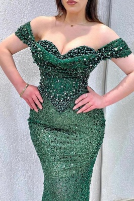 Vestido de fiesta de corte sirena con escote en forma de corazón y hombros descubiertos en color verde_2