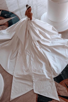 Elegantes trägerloses A-Linien-Brautkleid mit Kathedralenschleppe und Perlenbesatz im Prinzessinnen-Stil_2