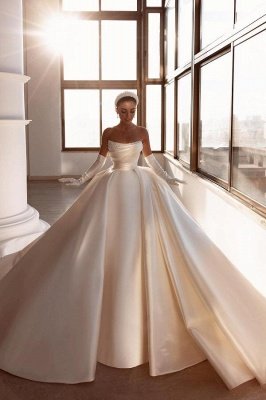 Elegantes trägerloses A-Linien-Brautkleid mit Kathedralenschleppe und Perlenbesatz im Prinzessinnen-Stil_1