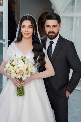 Vestidos de noiva em linha A com flores de tule e cristais e ombros de fora_4