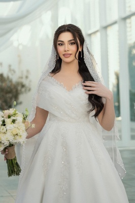 Vestidos de noiva em linha A com flores de tule e cristais e ombros de fora_6