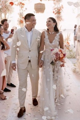 Vestidos de noiva com decote em V, apliques de renda e corte A com fenda_5
