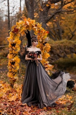 Гламурное свадебное платье трапециевидной формы из тюля с открытыми плечами и кружевными аппликациями_1
