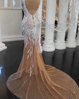Cristales de lujo sirena vestidos de novia | sin espalda con cuello en V_4